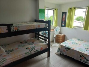 1 habitación, escritorio, tabla de planchar con plancha y wifi gratis 