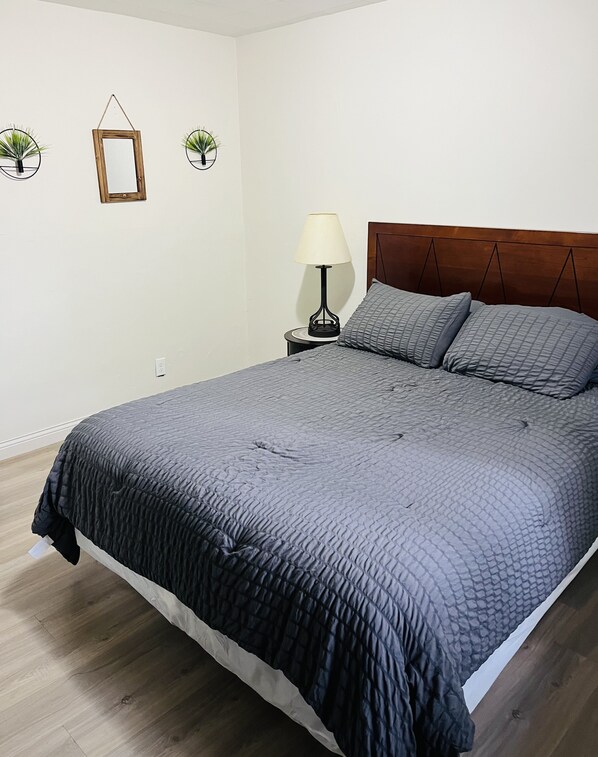 2 habitaciones, tabla de planchar con plancha, wifi y ropa de cama 