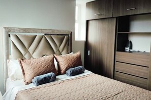 2 habitaciones, tabla de planchar con plancha, wifi y ropa de cama 