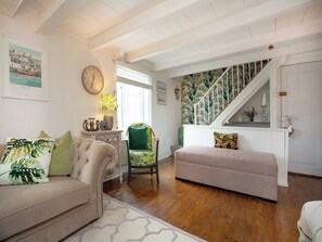 Fireplace - 1 bedroom accommodation in Mevagissey (Mevagissey)