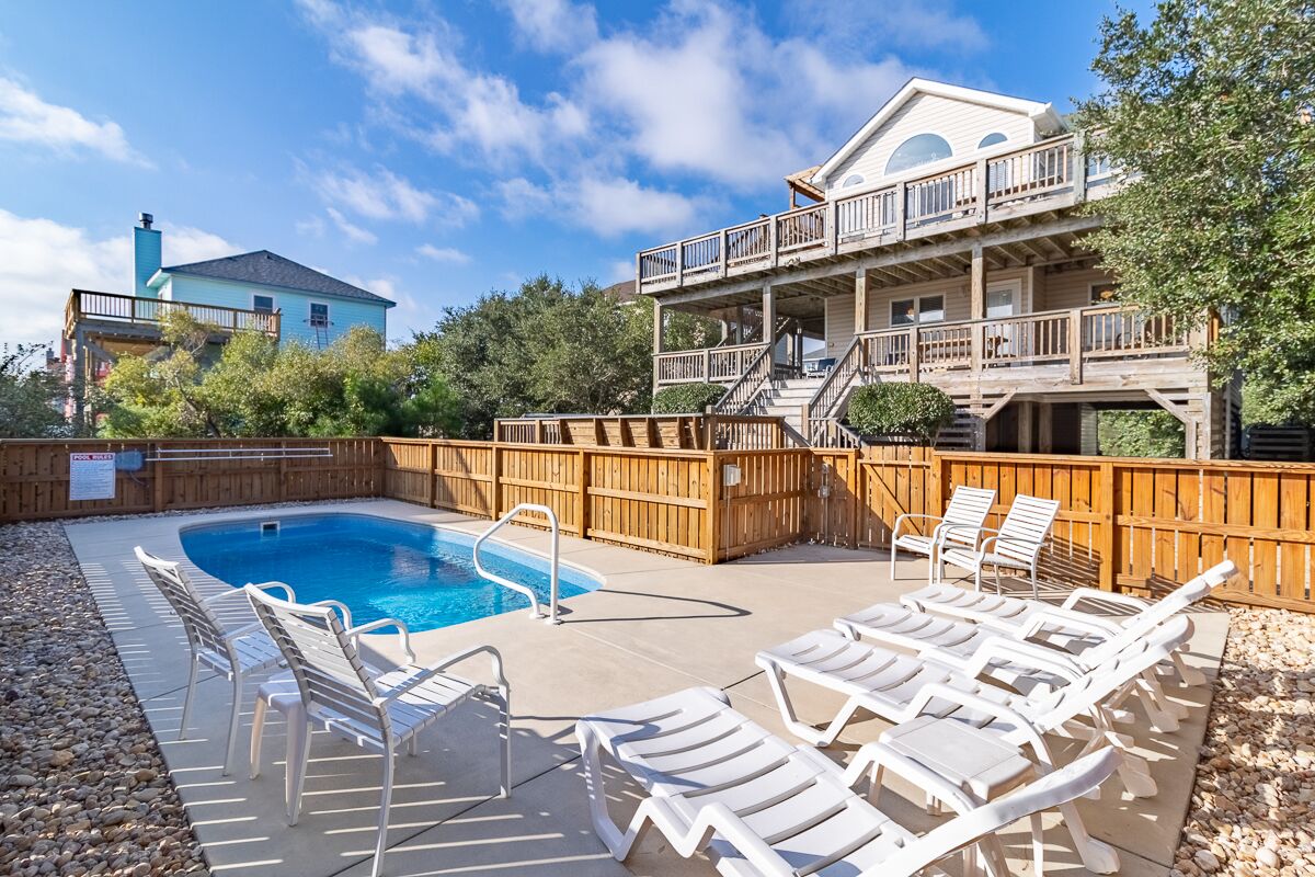 Oceanside Corolla home w/ pool, hot tub, & ocean views!