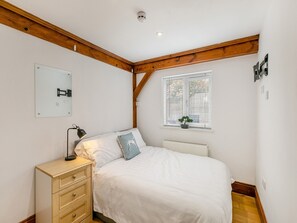 8 bedrooms, free WiFi, bed sheets