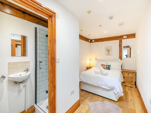 Unclassified image, 5 of 30, button - Experience sociable luxury with all ground floor amenities. (Gloucester)