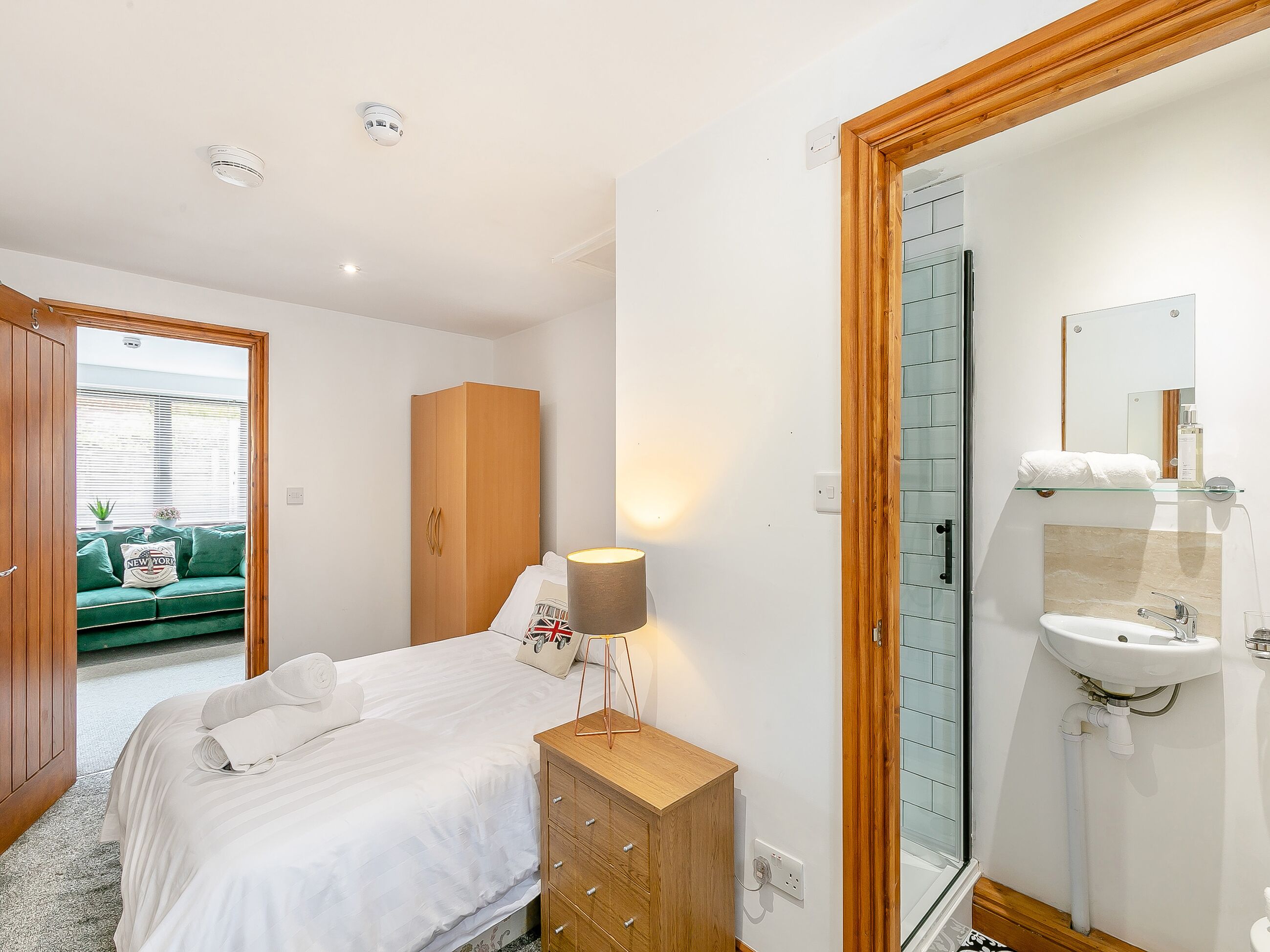 8 habitaciones, wifi gratis y ropa de cama 