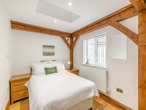 8 bedrooms, free WiFi, bed sheets - Experience sociable luxury with all ground floor amenities. (Gloucester)