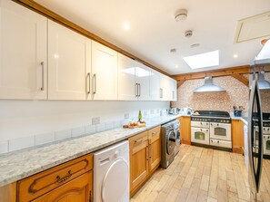 Dishwasher, cookware/dishes/utensils