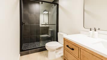 Secador de pelo, toallas