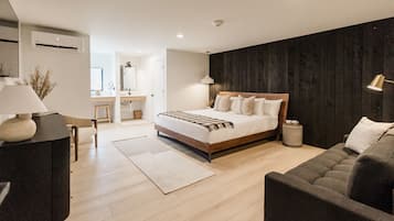 Escritorio, wifi gratis y ropa de cama