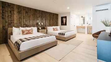 Escritorio, wifi gratis y ropa de cama