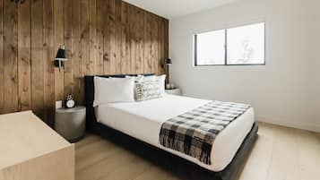 Escritorio, wifi gratis y ropa de cama