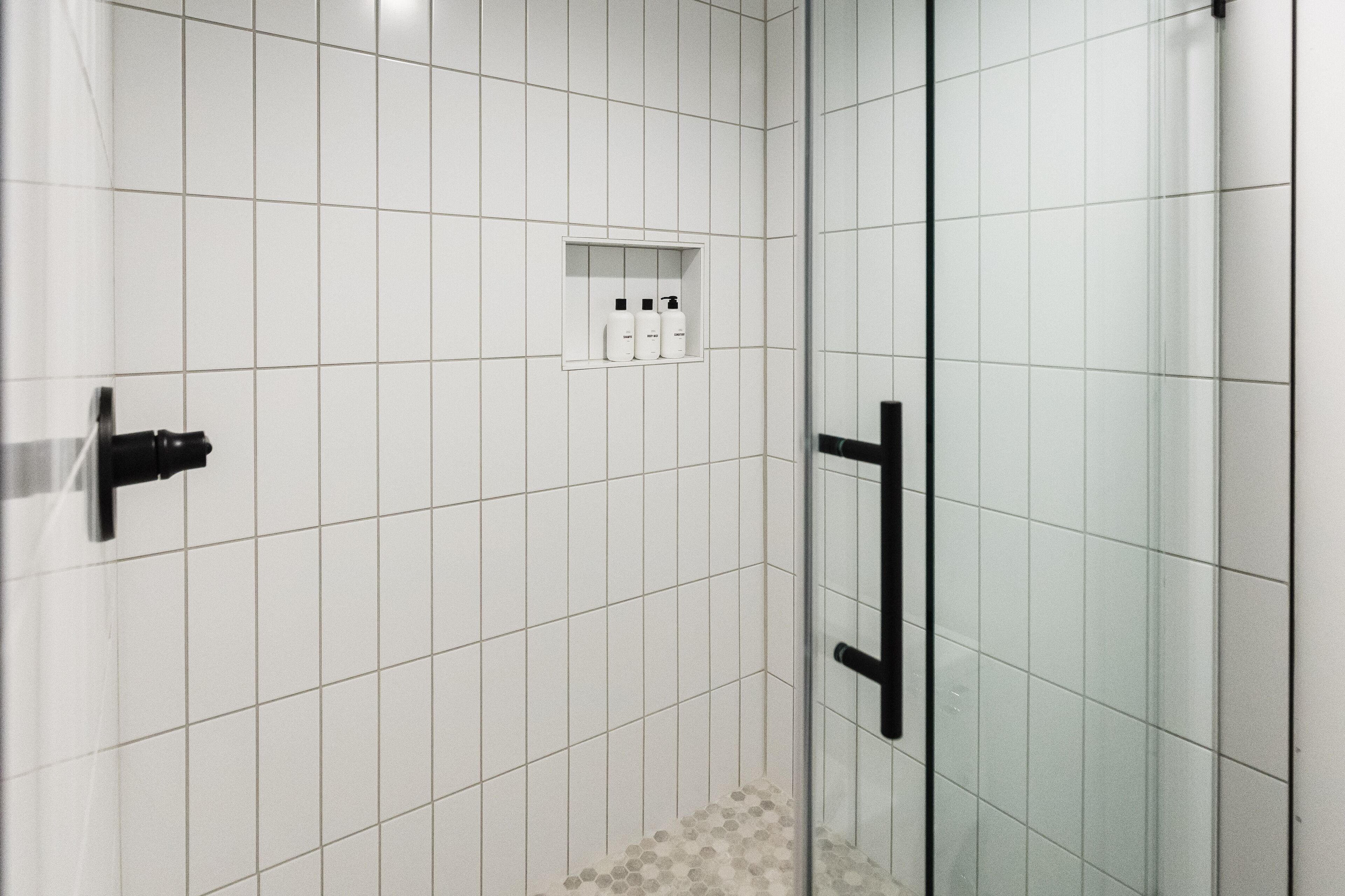 Sèche-cheveux, serviettes fournies