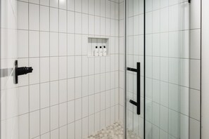 Secador de pelo y toallas