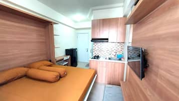 Studio, balcon | 1 chambre, couette en duvet d'oie, décoration personnalisée