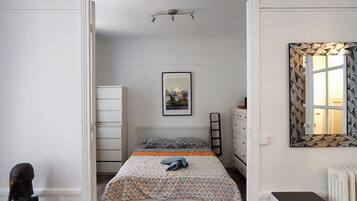 1 chambre, fer et planche à repasser, Wi-Fi, draps fournis