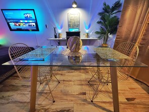 1 間睡房、遮光窗簾/窗簾、熨斗/熨衫板、免費 Wi-Fi
