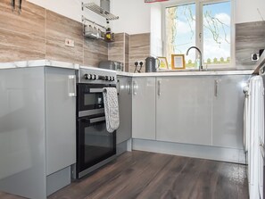 Dishwasher, cookware/dishes/utensils