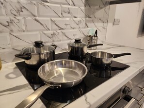 Bathroom - ApartHotel - Flat 5 (2 bed) (Cardiff)