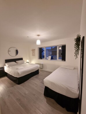2 bedrooms, WiFi - ApartHotel - Flat 5 (2 bed) (Cardiff)