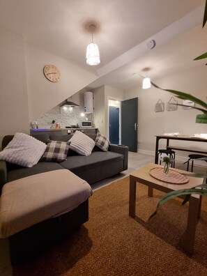 TV - ApartHotel - Flat 7 (1 bed) (Cardiff)