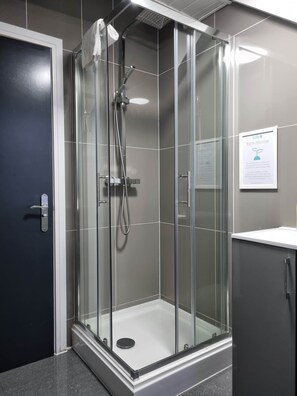 Bathroom - ApartHotel - Flat 7 (1 bed) (Cardiff)