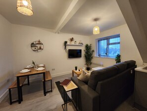 TV - ApartHotel - Flat 10 (1 bed) (Cardiff)
