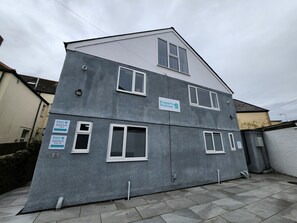 Exterior - ApartHotel - Flat 8 (2 bed) (Cardiff)