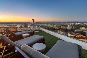 Terrace/patio - Elements on Battery - Two Bedroom Apartment, Sleeps 4 (Cape Town)