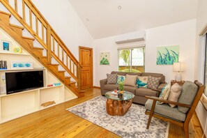 Smart TV - Lux 4BR Condo - Steps from the Beach, Pool, and Exclusive Resort Access!




 (bay islands)