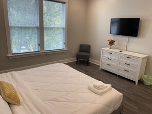 2 slaapkamers, een strijkplank/strijkijzer, gratis wifi, beddengoed