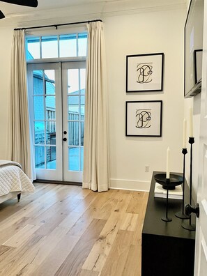 4 bedrooms, desk, iron/ironing board, travel crib - Luxury townhome near LSU and L’Auberge Casino (Baton Rouge)