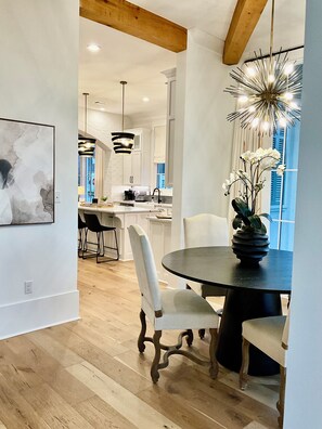 Dining - Luxury townhome near LSU and L’Auberge Casino (Baton Rouge)