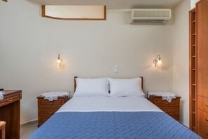 1 habitación, tabla de planchar con plancha, wifi y ropa de cama 