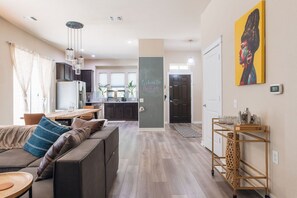 スマートテレビ、ステレオ、PC モニター、プリンター