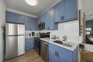 Mikrovågsugn, ugn, spishäll och diskmaskin