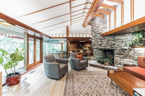 A Fay Jones Experience - Steps to U of A Campus