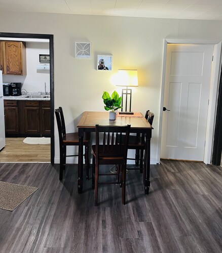 Cozy retreat across from Shawano lake. 