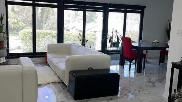  تلفزيون ذكي، مشغل دي في دي، كُتُب، شاشة كمبيوتر