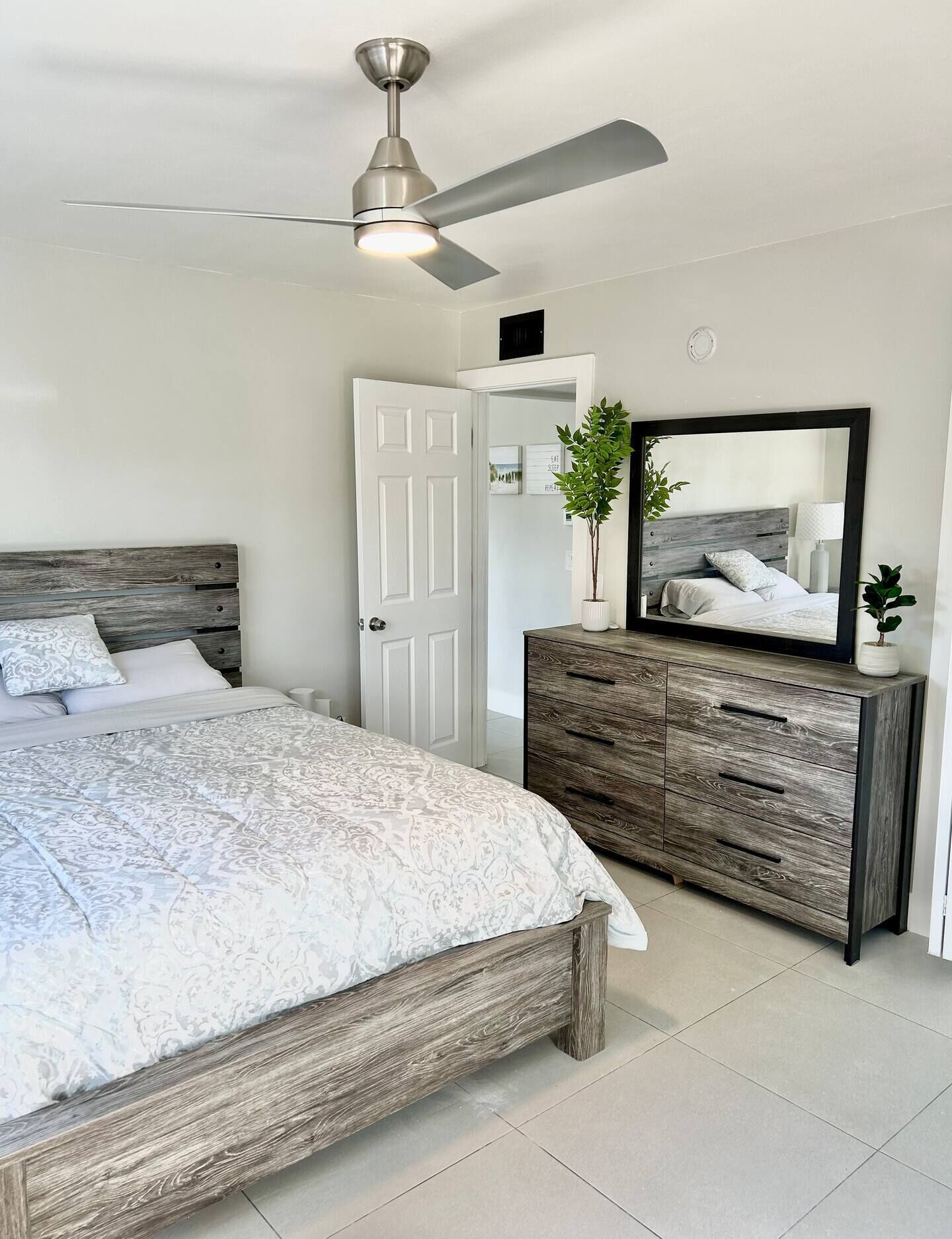 2 bedrooms, desk, iron/ironing board, free WiFi