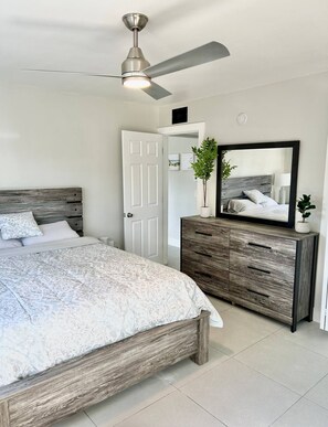 2 sovrum, skrivbord, strykjärn/strykbräda och gratis wi-fi