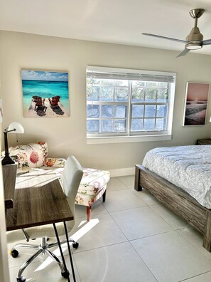 2 bedrooms, desk, iron/ironing board, free WiFi - Perfect location, close to everything! (West Palm Beach)