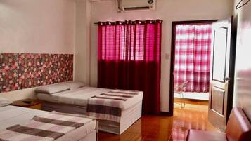 1 bedroom, WiFi (free), bed sheets