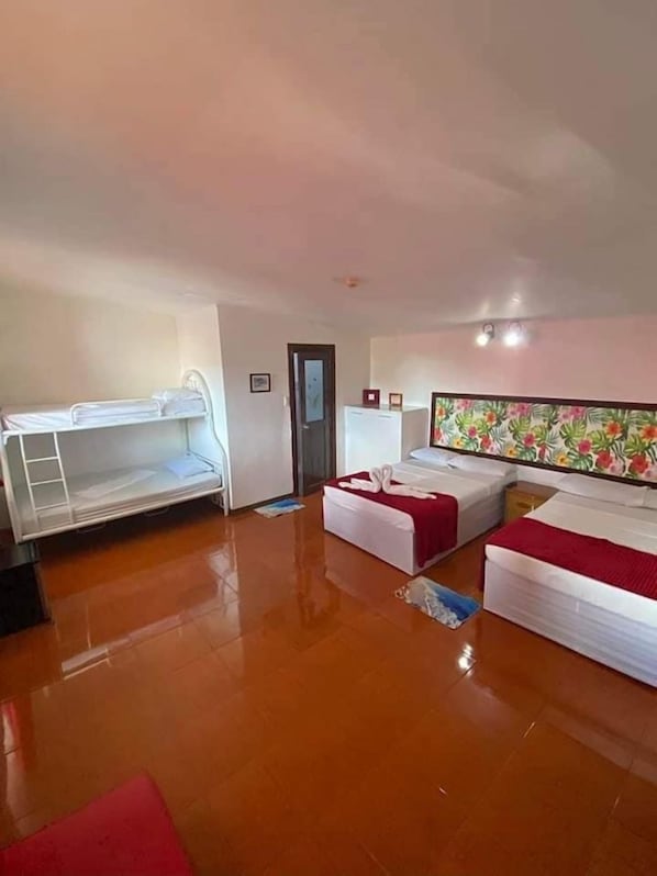 1 bedroom, bed sheets