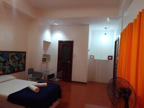 WiFi, bed sheets - Palm Grove: Coastal Condo (Puerto Princesa)