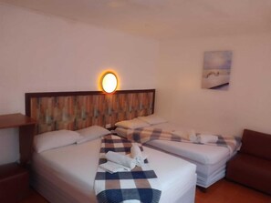 WiFi, bed sheets - Tropical Retreat: Palawan Studio (Puerto Princesa)