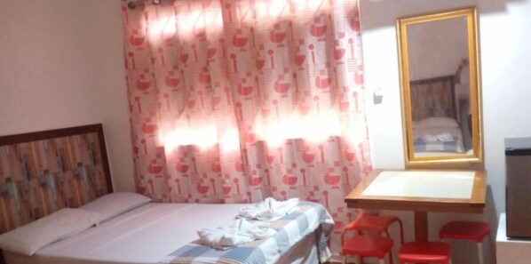 WiFi, bed sheets
