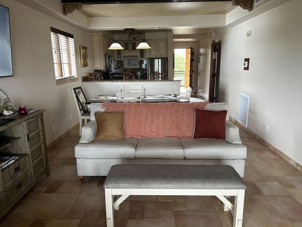 TV - A Romantic Haven by the Shore (St Simons Island)