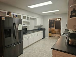 Micro-ondas, fog ão, cooktop, lava-louças