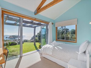 4 bedrooms, WiFi, bed sheets