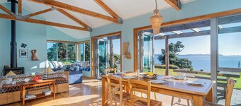 The Grandstand - Hahei Holiday Home