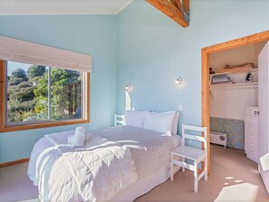 4 bedrooms, WiFi, bed sheets